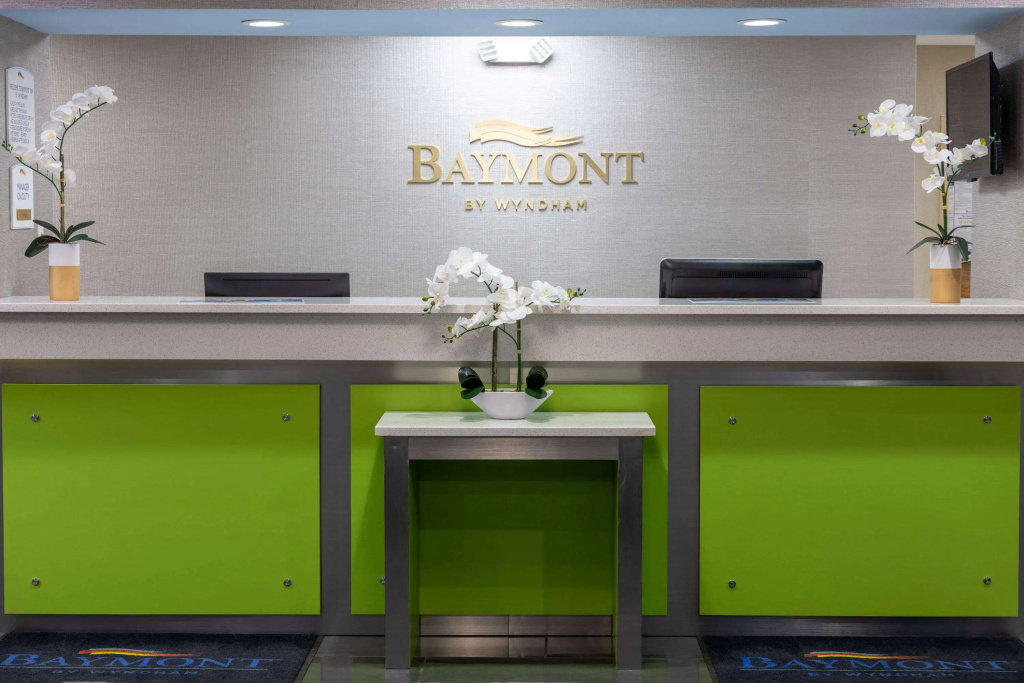 Lobby & Reception