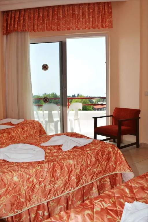 Standard Single room with partial sea view