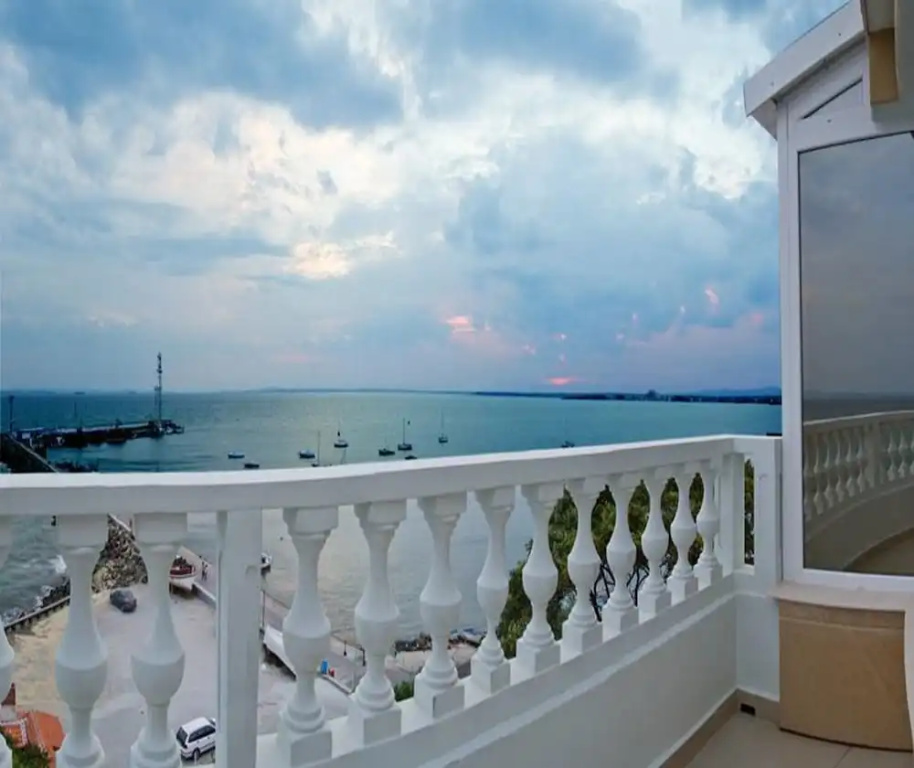 Balcony & Terrace