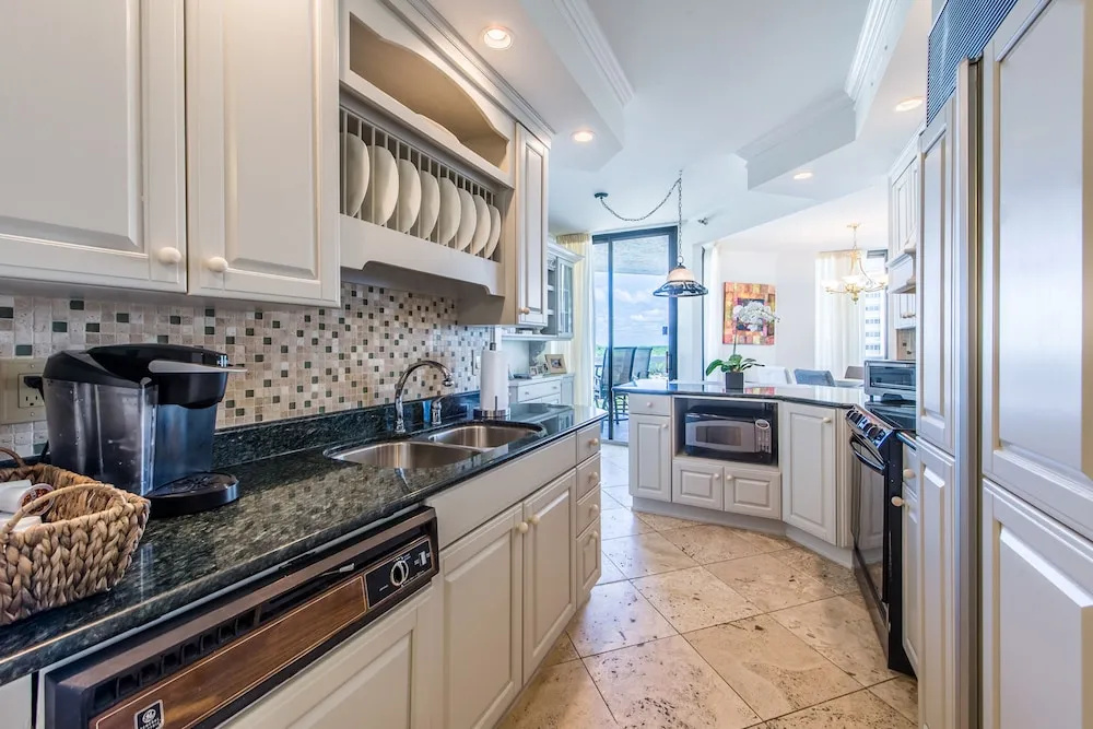 3 Bedrooms Apartment