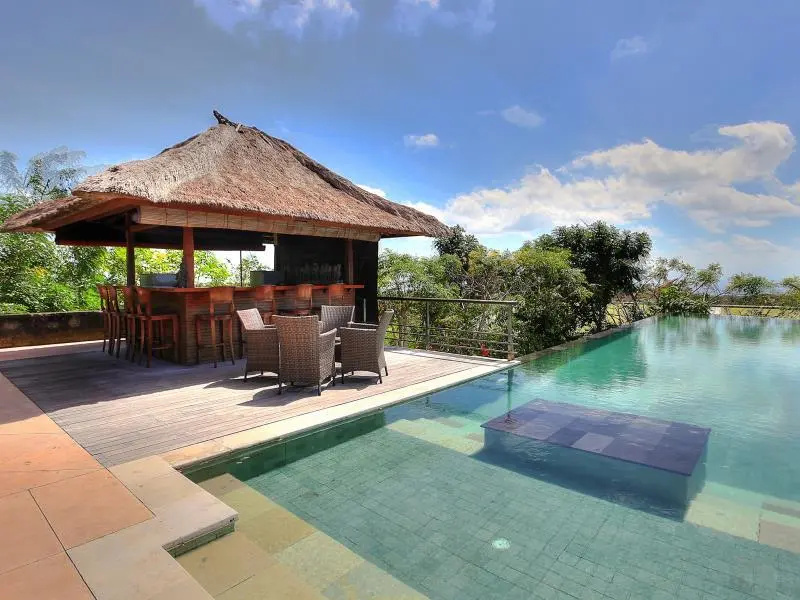 5 Bedrooms Villa
