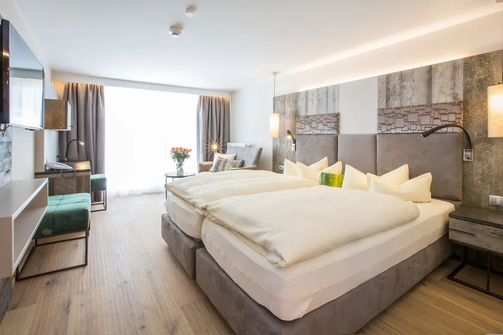 Deluxe Double room with balcony (full double bed)