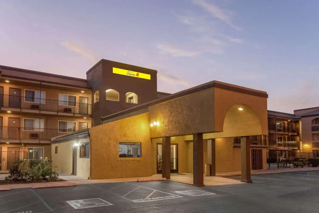 Super 8 by Wyndham Escondido