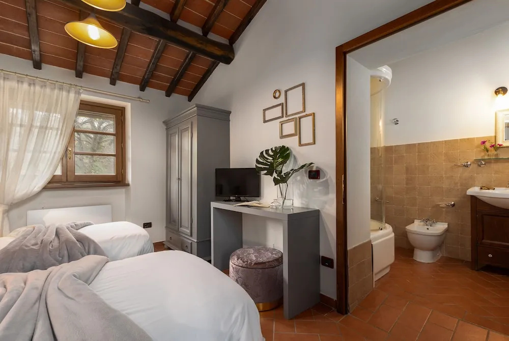 Deluxe Double room with land view (full double bed)