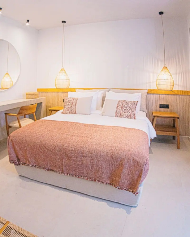 Deluxe Triple room with balcony and with sea view