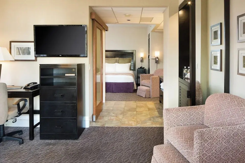 Accessible Double Suite (full double bed)