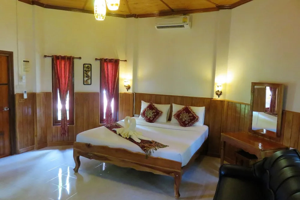 Deluxe Double Bungalow with balcony and with garden view (full double bed)