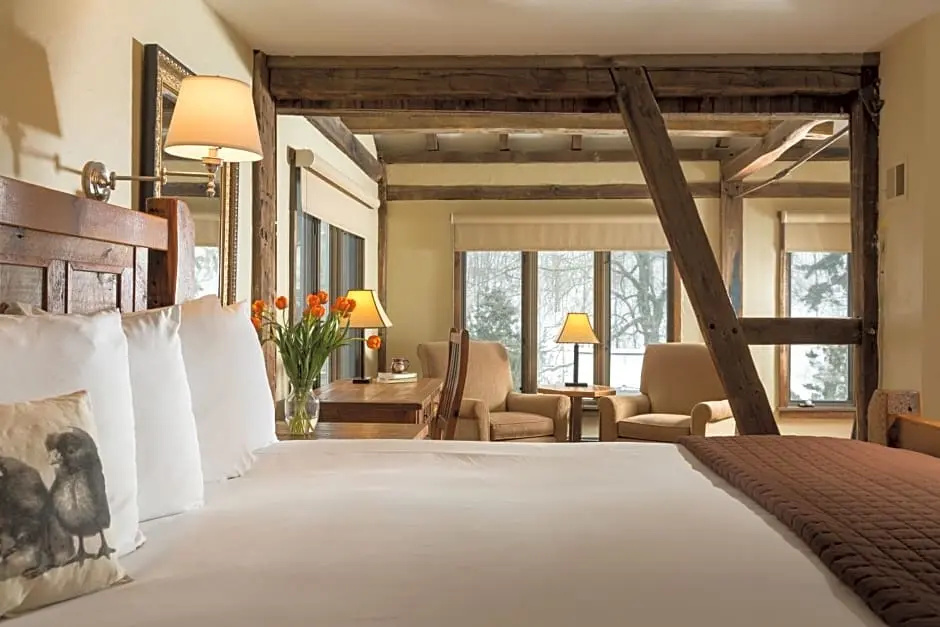 Double Suite (full double bed)