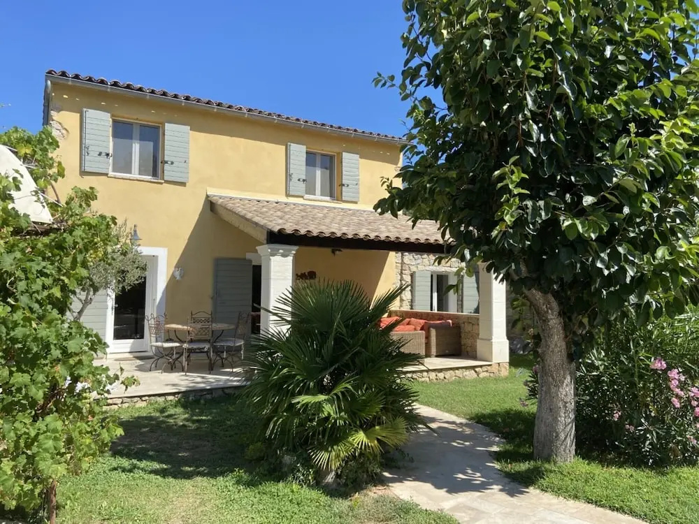 Spacious Villa With Private Swimming Pool a few Minutes' Walk From Lorgues
