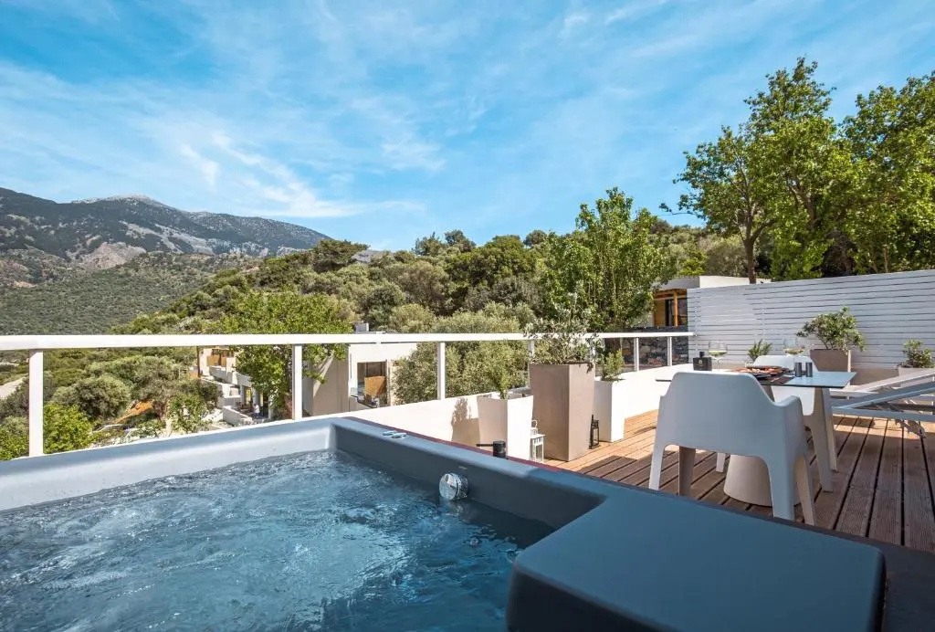 Apartment with balcony and with mountain view
