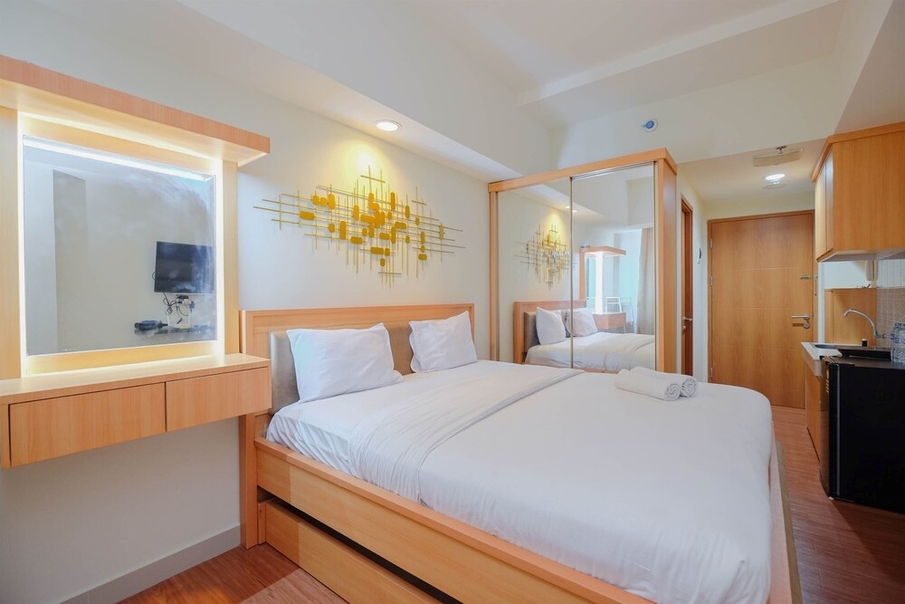 Отель Minimalist And Comfortable Studio At Evenciio Margonda Apartment, фото 3