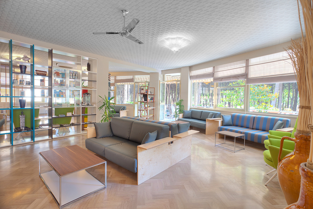 Lobby & Reception