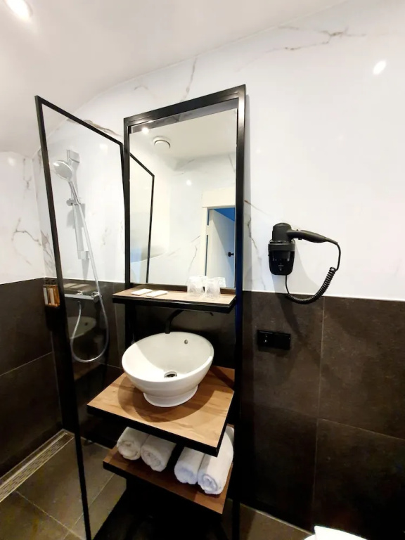 Economy room