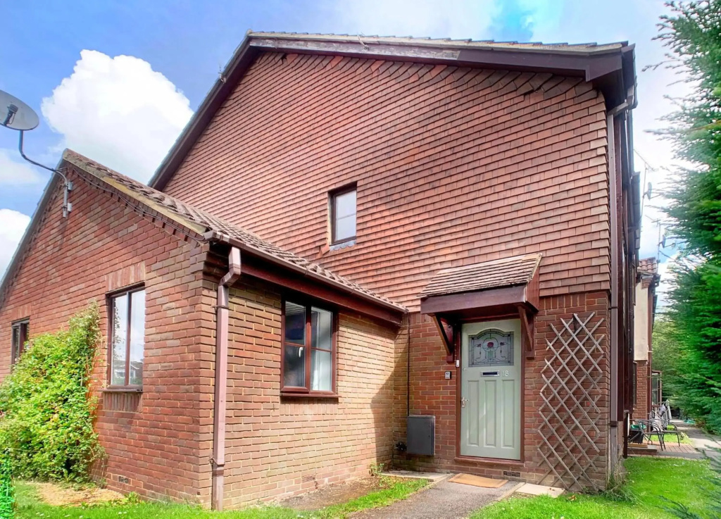 NEW - Wokingham - Immaculate 2bed house