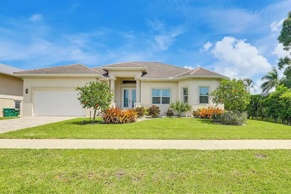 1/2 Mi to Beach: Poolside Oasis on Marco Island!