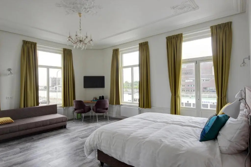 Superior Double room with balcony (full double bed)