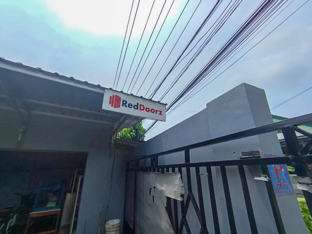RedDoorz @ Penginapan Hello Pacitan