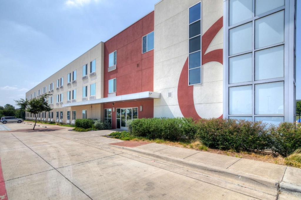 Motel 6 Roanoke, TX - Northlake - Speedway