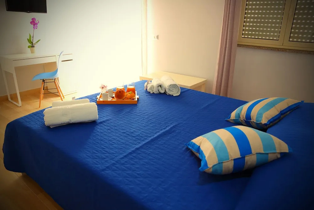 Standard Triple room with balcony and with partial sea view
