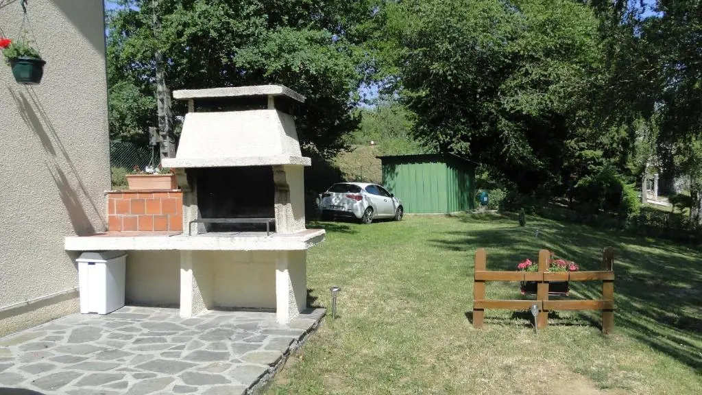 Maison Lac de Pareloup -LES PIEDS DANS L'EAU-