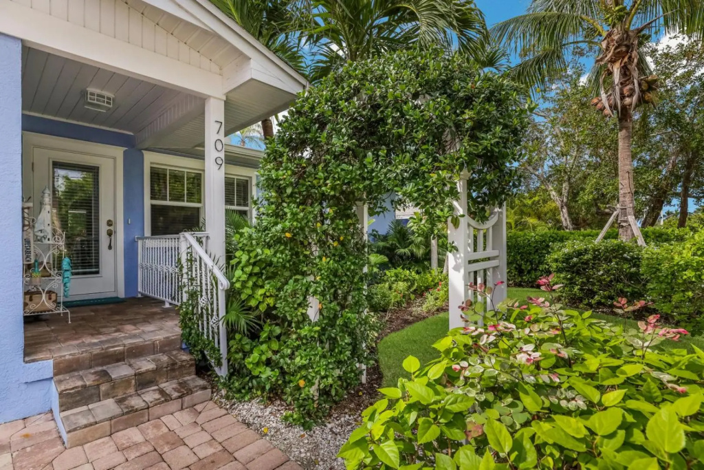 Bean Point Beach Cottage - 709 N Bay