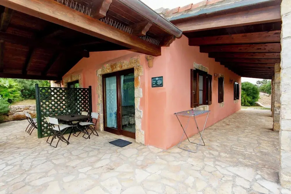 Village with swimming pool just a few minutes from Alghero