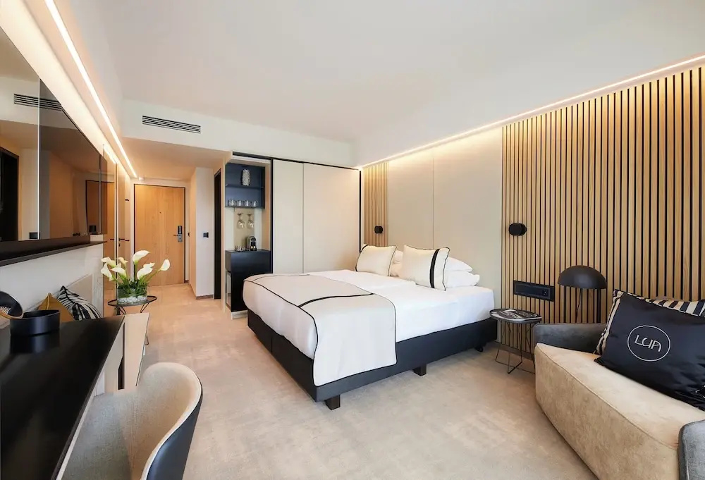 Superior room with balcony and with view