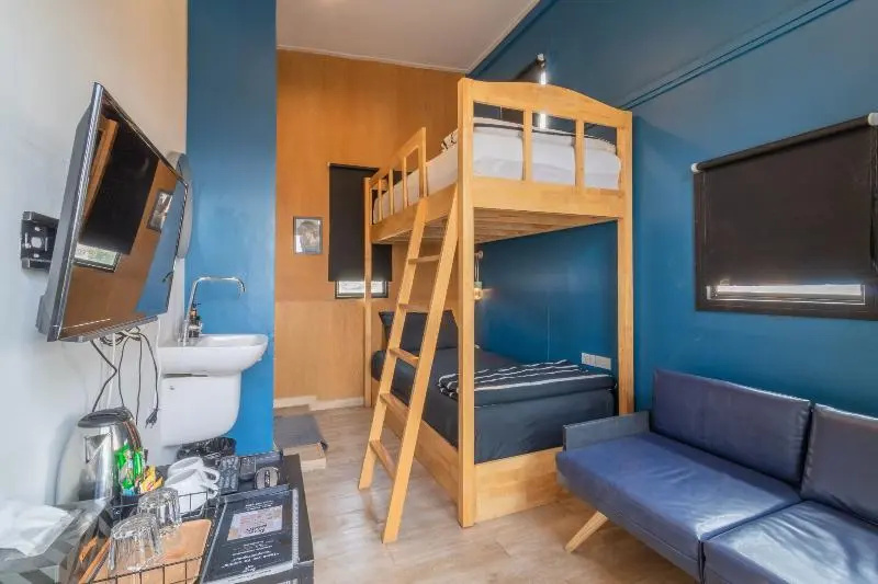 Standard Quadruple room (full double bed)