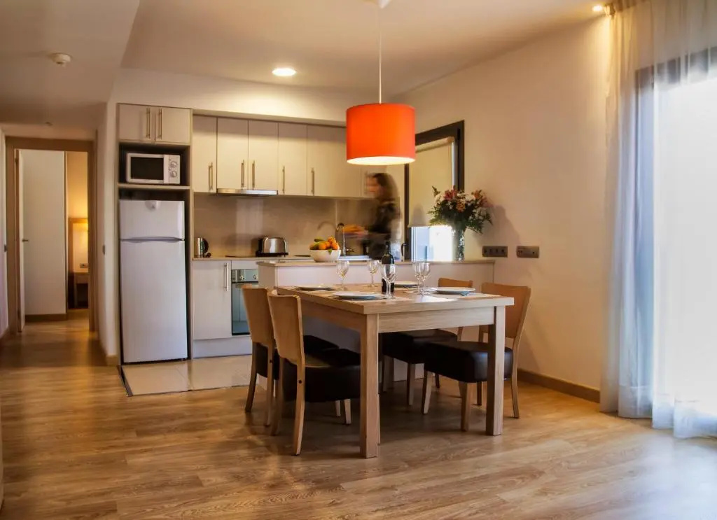 2 Bedrooms Apartment