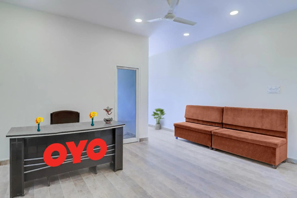 OYO 70302 Aayush Stay Inn