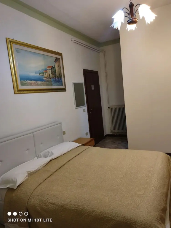 Deluxe Double room (full double bed)