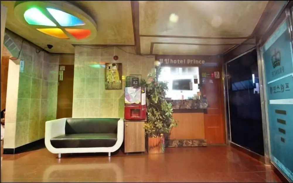 Prince Hotel — фото 2