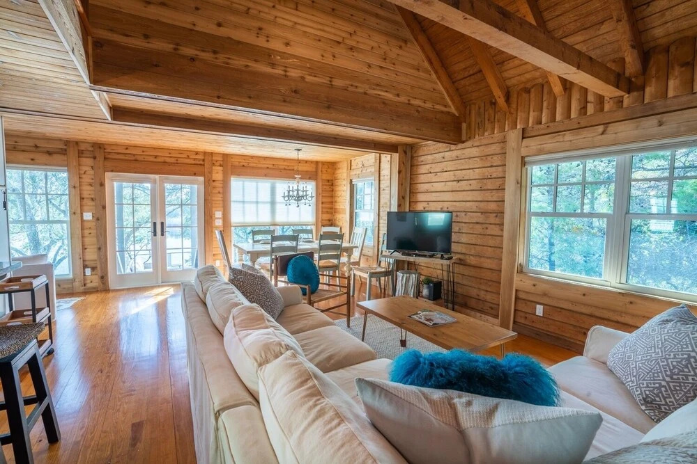 Camp Creek Cottage 4 Bedroom Home by RedAwning