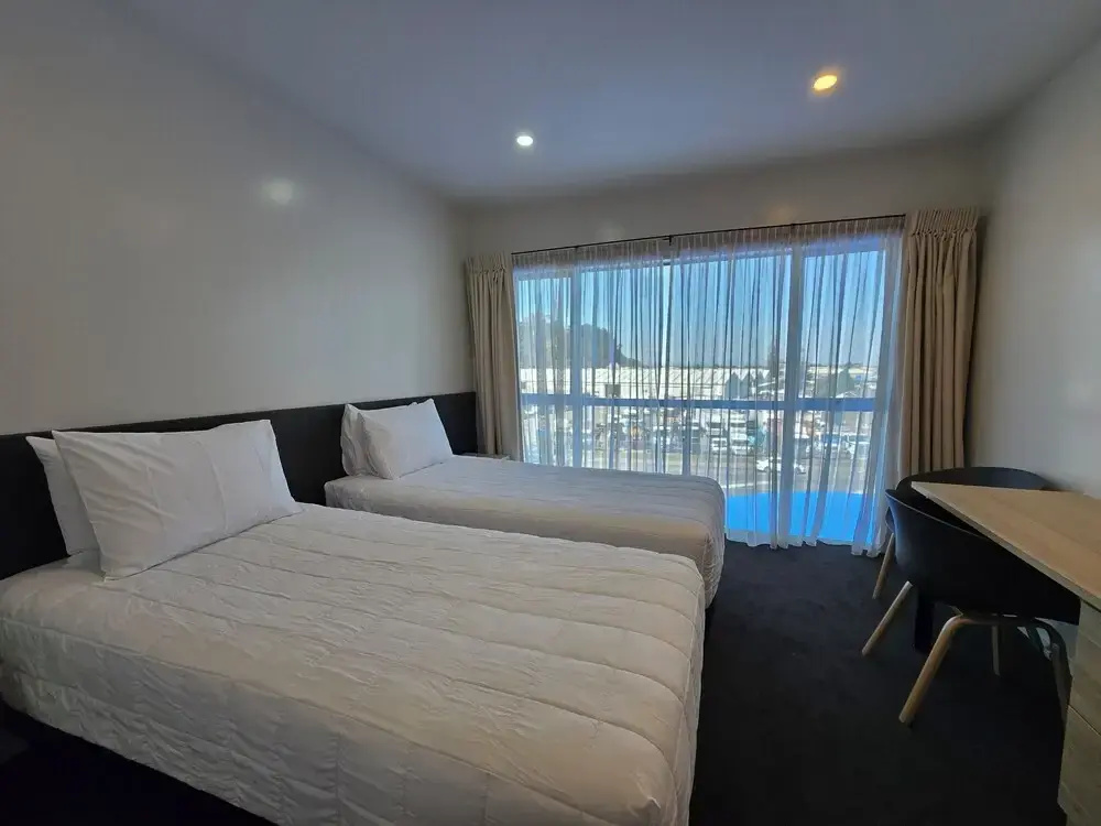 3 Bedrooms Apartment