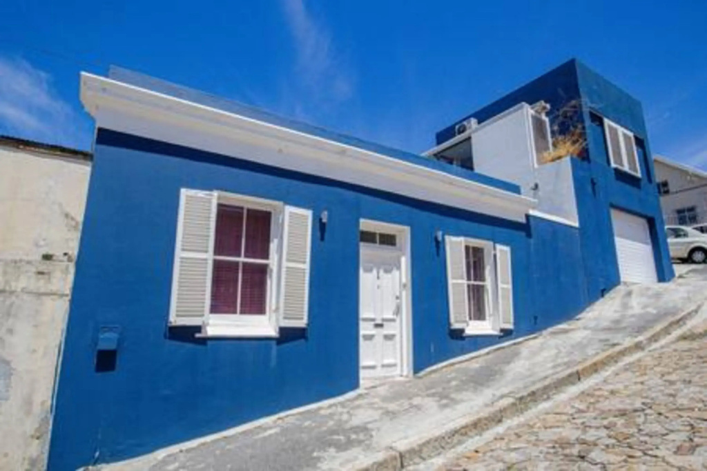 Signal Hill 1 by CTHA, Cape Town