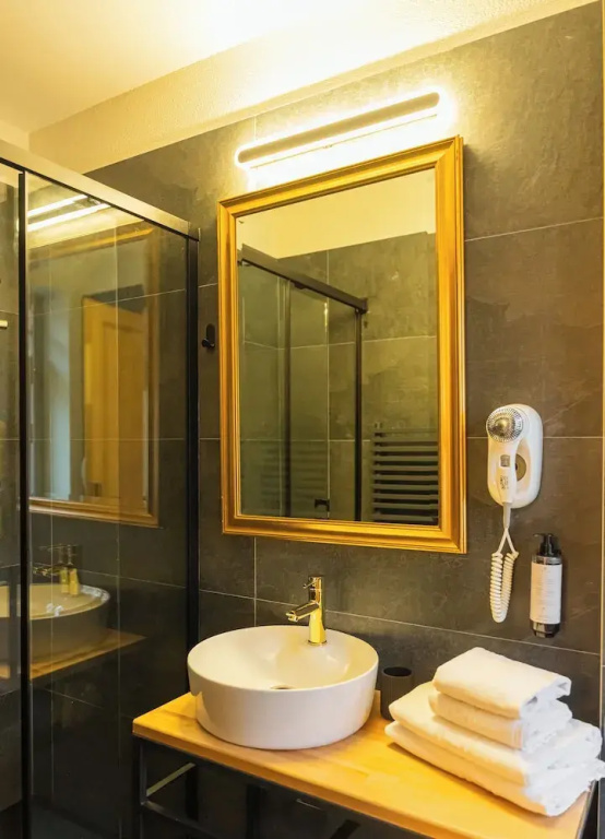 Economy room