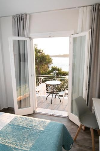Balcony & Terrace