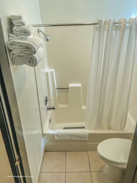 Четырёхместный номер Standard в Vantage Point Inn Woodland Hills