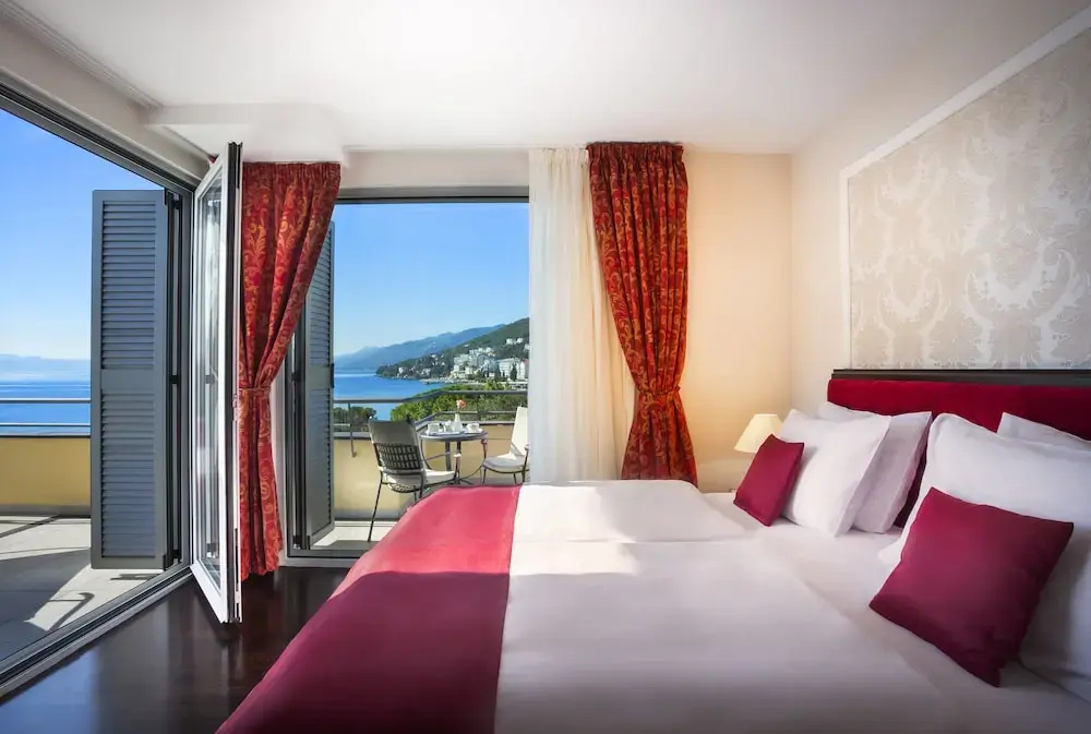 Suite with balcony
