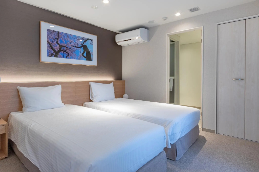 3 Bedrooms Apartment