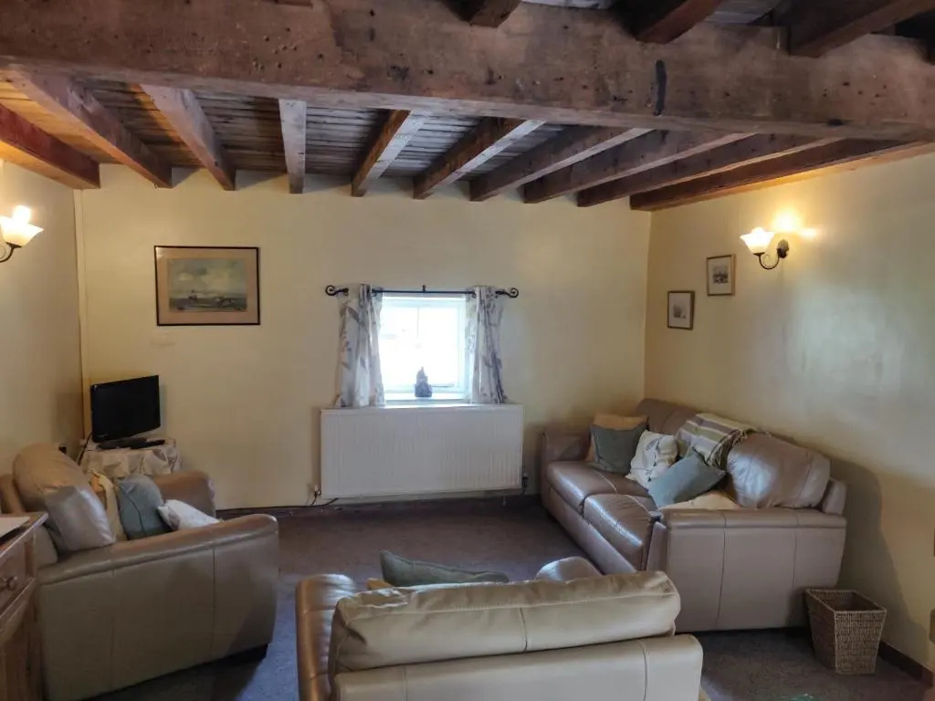 2 Bedrooms Cottage