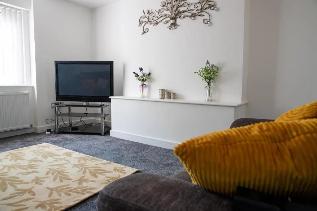 Fantastic Large House with Private Parking