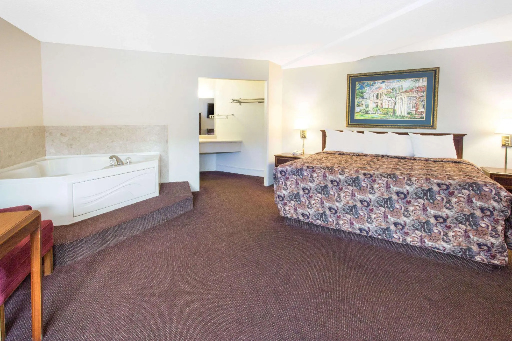 Double Suite (full double bed)