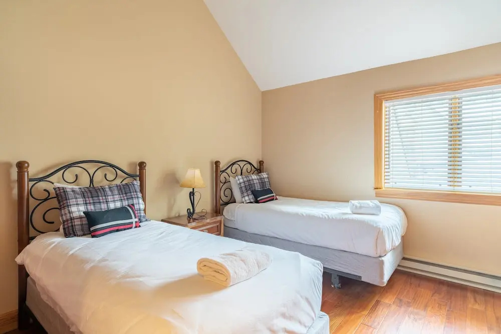 Cimarron Lodge 35 by AvantStay Ski-InSki-Out Property in Complex w Two Hot Tubs