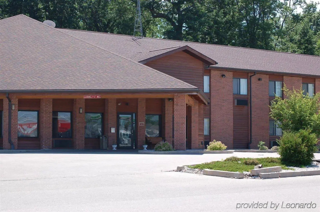 Lomira Inn and Suites