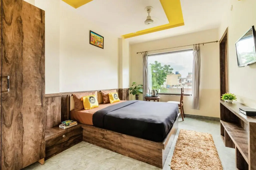 Deluxe Double room (full double bed)
