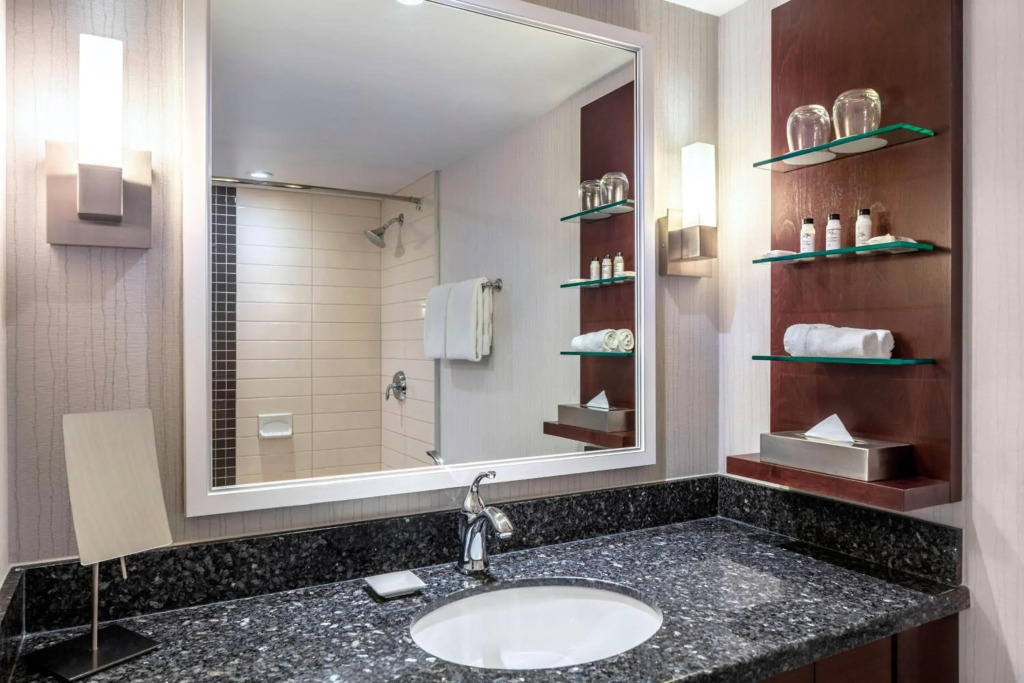 Delta Hotels by Marriott Burnaby Conference Centre - фото 10