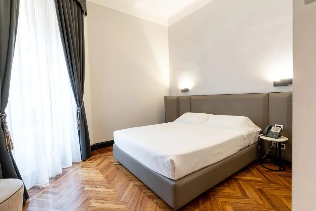 Suite with courtyard view