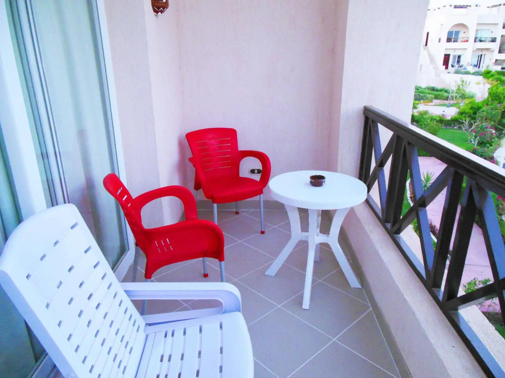 Sunny Lakes Resort Apartments - Adults Only