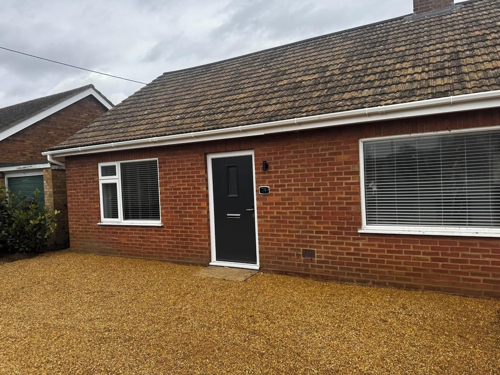 3 Bed Cottage - Sleeps 5 - Pets - Hottub - Garden